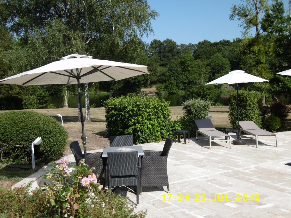 Logis Hôtel Val de Vienne Le Vigeant Exterior foto