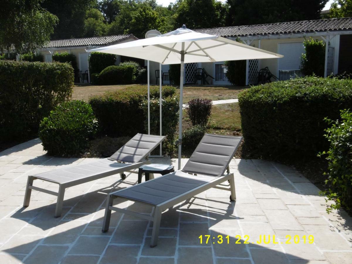 Logis Hôtel Val de Vienne Le Vigeant Exterior foto