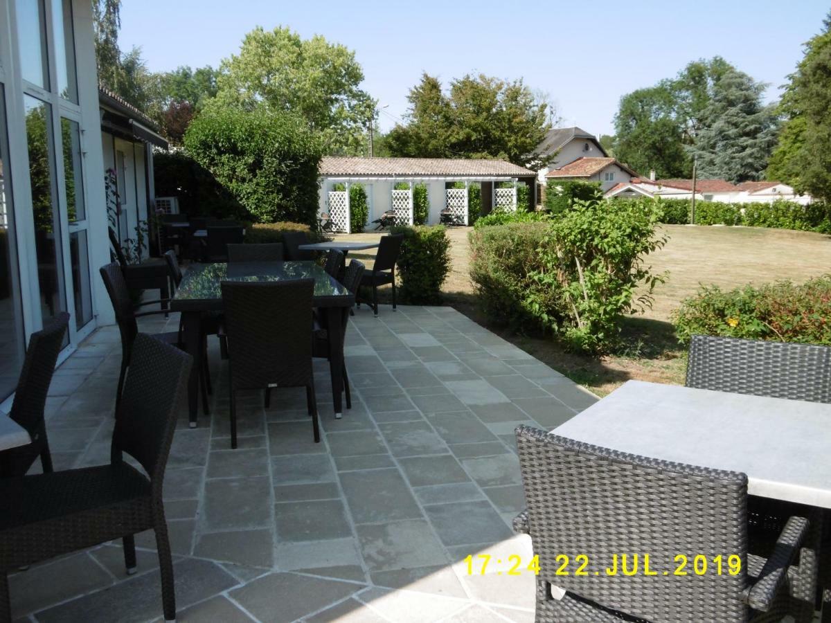 Logis Hôtel Val de Vienne Le Vigeant Exterior foto